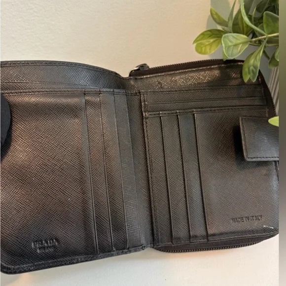 Prada Black woman’s Wallet - Picture 3 of 6